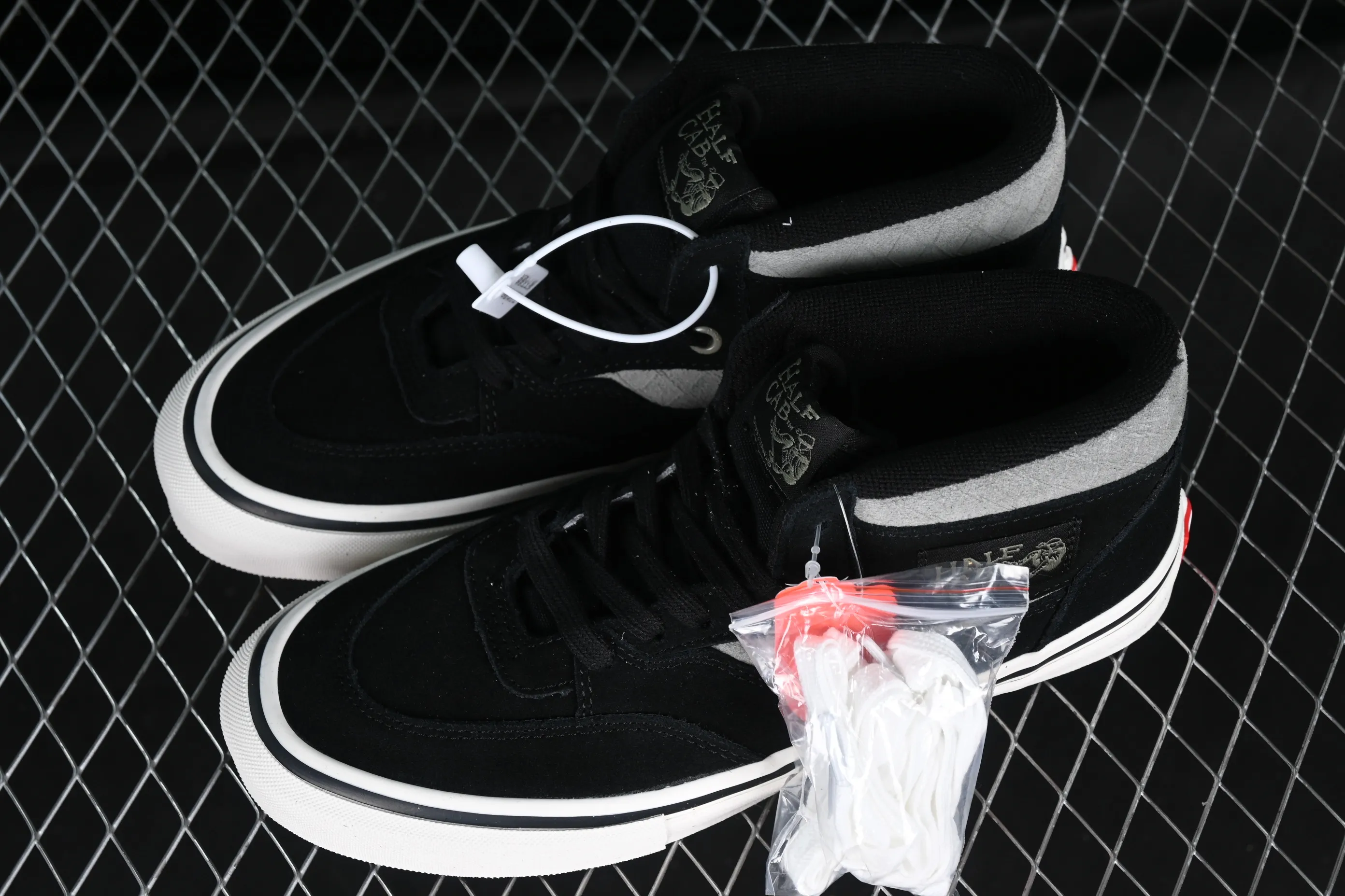 All Categories Vans Vans Series Vans Mid Vans China Vans Half Cab Pro Links Black Gray Vans Official Retro Casual Simple Versatile Skateboard Shoes VN0A38CP2LA